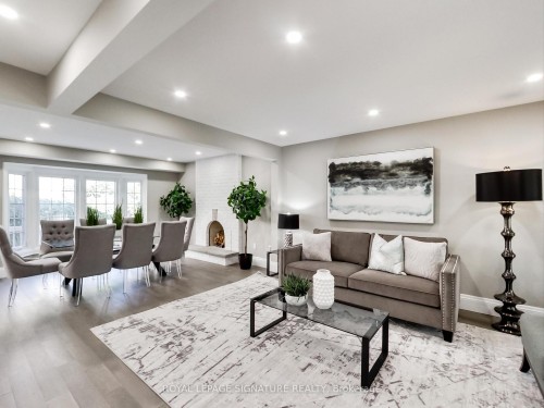 4342 Violet Road, Mississauga, ON - Indoor Photo Showing Living Room