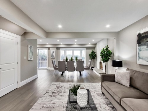 4342 Violet Road, Mississauga, ON - Indoor Photo Showing Living Room
