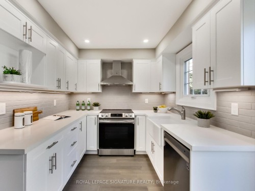 4342 Violet Road, Mississauga, ON - Indoor Photo Showing Kitchen With Upgraded Kitchen