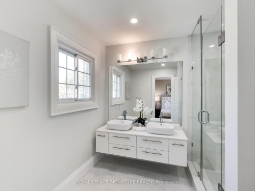 4342 Violet Road, Mississauga, ON - Indoor Photo Showing Bathroom