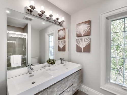 4342 Violet Road, Mississauga, ON - Indoor Photo Showing Bathroom