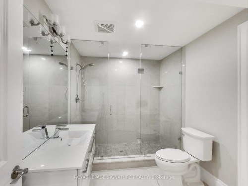 4342 Violet Road, Mississauga, ON - Indoor Photo Showing Bathroom