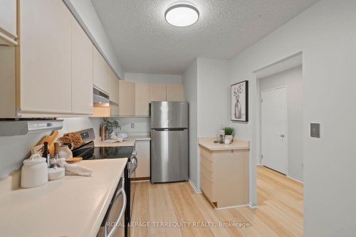 304-41 Ash Street, Uxbridge, ON - Indoor Photo Showing Kitchen
