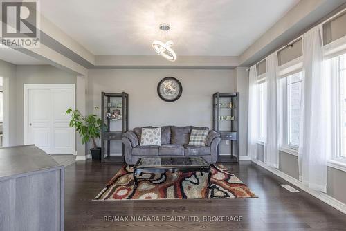 6212 Sam Iorfida Drive, Niagara Falls (Oldfield), ON - Indoor Photo Showing Living Room