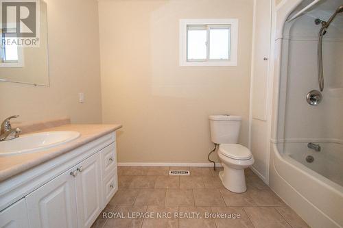 6561 Bellevue Street, Niagara Falls (Morrison), ON - Indoor Photo Showing Bathroom