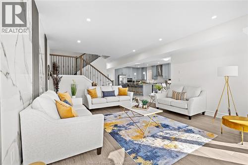 315 Benson Court, Amherstburg, ON - Indoor Photo Showing Living Room