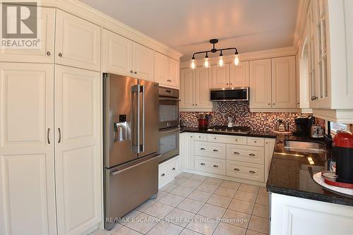 11 Jacqueline Boulevard, Hamilton, ON - Indoor Photo Showing Kitchen