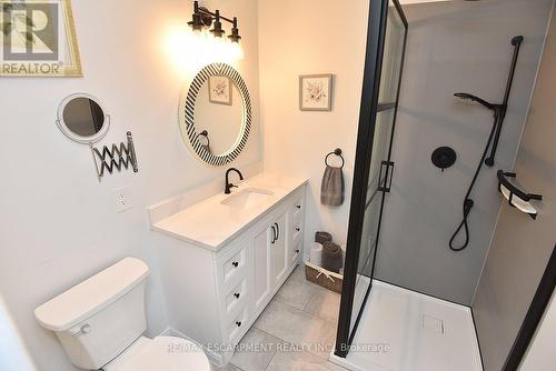 11 Jacqueline Boulevard, Hamilton, ON - Indoor Photo Showing Bathroom