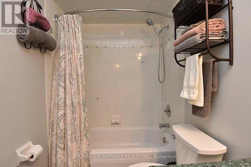 11 Jacqueline Boulevard, Hamilton, ON - Indoor Photo Showing Bathroom