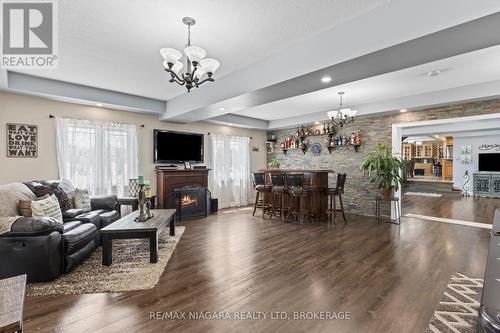 724 Line 3 Road S, Niagara-On-The-Lake (Virgil), ON - Indoor Photo Showing Living Room With Fireplace
