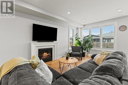 119 Susan Drive, Pelham (Fonthill), ON - Indoor Photo Showing Living Room With Fireplace