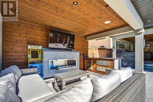 16 Woodland Trail Court, Vaughan, ON -  With Fireplace With Exterior