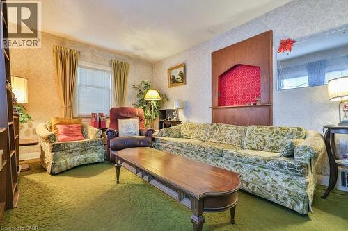 945 Beechwood Avenue, Mississauga, ON - Indoor Photo Showing Living Room