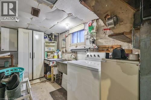 945 Beechwood Avenue, Mississauga, ON - Indoor Photo Showing Laundry Room
