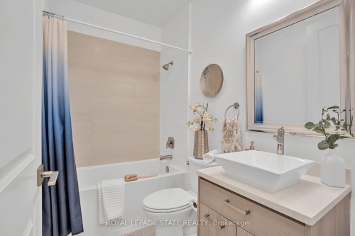 910-150 Main Street W, Hamilton, ON - Indoor Photo Showing Bathroom