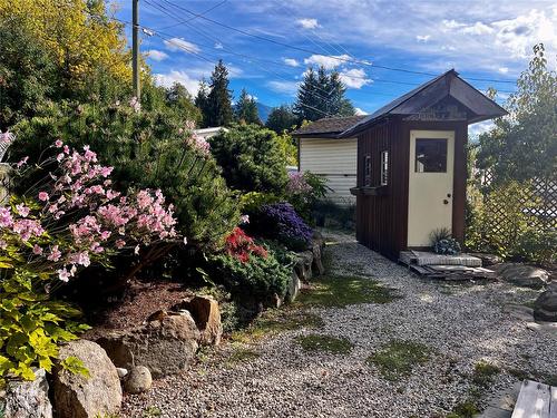 305 1St  Nw Avenue, Nakusp, BC - Outdoor