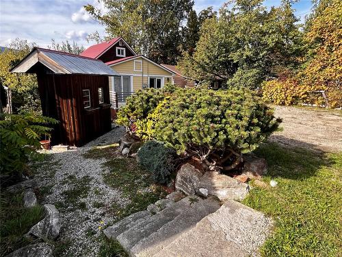 305 1St  Nw Avenue, Nakusp, BC - Outdoor