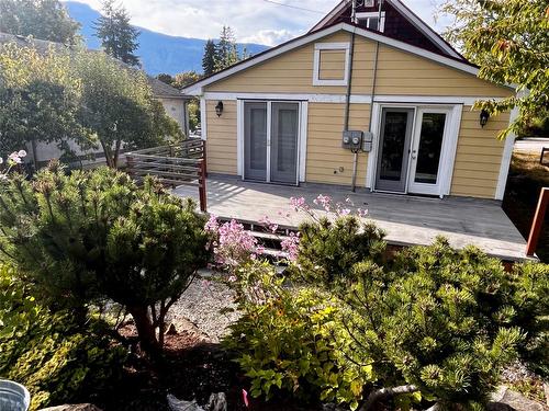 305 1St  Nw Avenue, Nakusp, BC - Outdoor