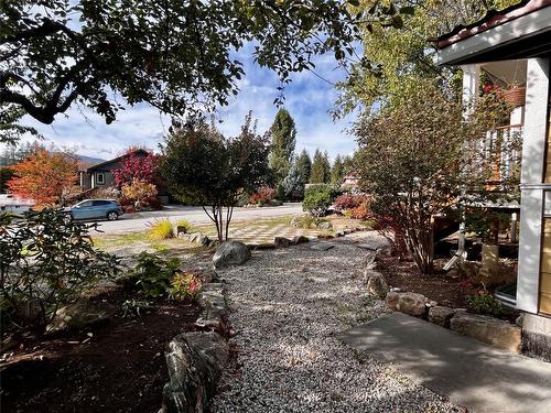 305 1St  Nw Avenue, Nakusp, BC - Outdoor