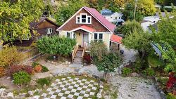 305 1st  NW Avenue  Nakusp, BC V0G 1R0