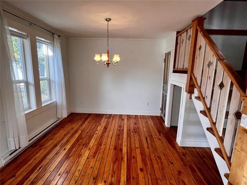 305 1St  Nw Avenue, Nakusp, BC - Indoor Photo Showing Other Room
