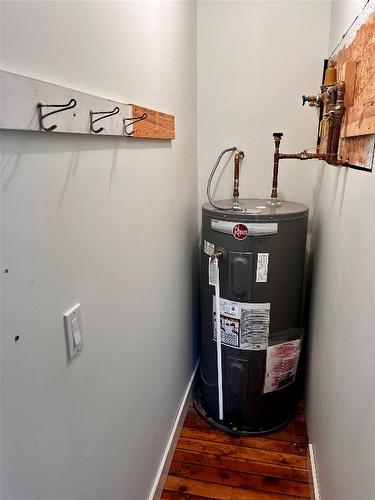 305 1St  Nw Avenue, Nakusp, BC - Indoor