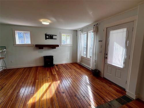 305 1St  Nw Avenue, Nakusp, BC - Indoor Photo Showing Other Room