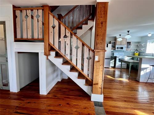 305 1St  Nw Avenue, Nakusp, BC - Indoor Photo Showing Other Room