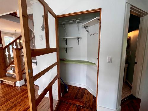 305 1St  Nw Avenue, Nakusp, BC - Indoor Photo Showing Other Room