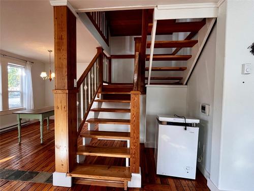 305 1St  Nw Avenue, Nakusp, BC - Indoor Photo Showing Other Room