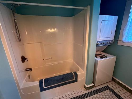 305 1St  Nw Avenue, Nakusp, BC - Indoor