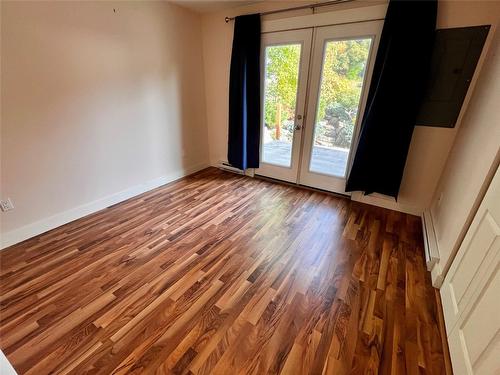 305 1St  Nw Avenue, Nakusp, BC - Indoor Photo Showing Other Room