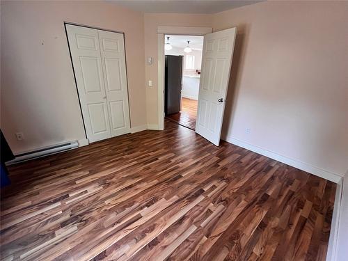 305 1St  Nw Avenue, Nakusp, BC - Indoor Photo Showing Other Room