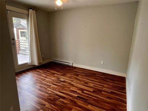 305 1St  Nw Avenue, Nakusp, BC - Indoor Photo Showing Other Room