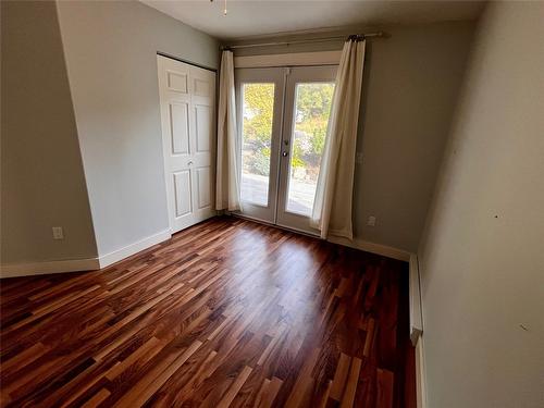 305 1St  Nw Avenue, Nakusp, BC - Indoor Photo Showing Other Room
