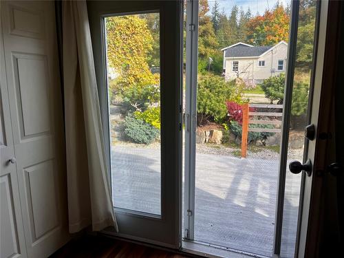 305 1St  Nw Avenue, Nakusp, BC - Indoor Photo Showing Other Room