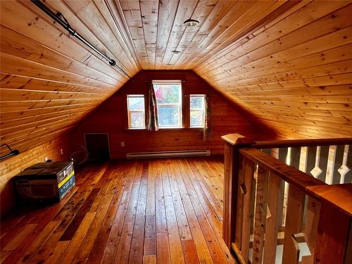 305 1St  Nw Avenue, Nakusp, BC - Indoor Photo Showing Other Room