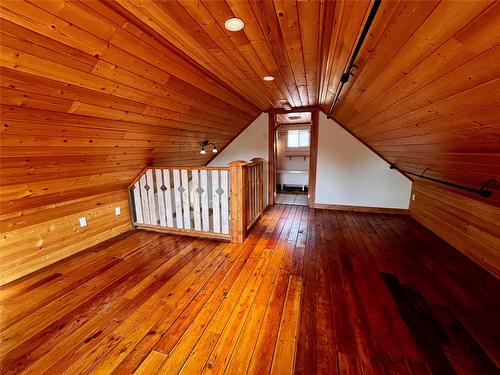 305 1St  Nw Avenue, Nakusp, BC - Indoor Photo Showing Other Room