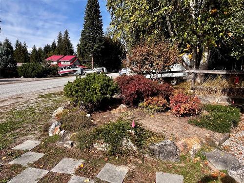 305 1St  Nw Avenue, Nakusp, BC - Outdoor