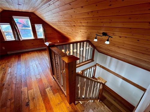 305 1St  Nw Avenue, Nakusp, BC - Indoor Photo Showing Other Room