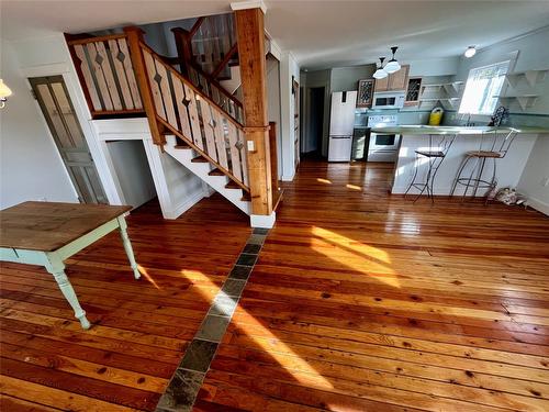 305 1St  Nw Avenue, Nakusp, BC - Indoor Photo Showing Other Room