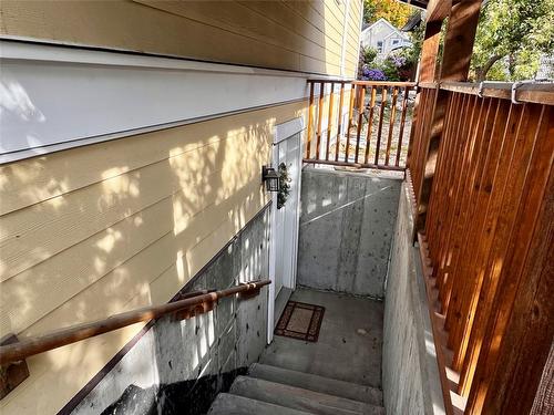 305 1St  Nw Avenue, Nakusp, BC - Indoor Photo Showing Other Room