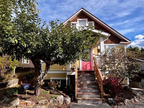 305 1St  Nw Avenue, Nakusp, BC - Outdoor