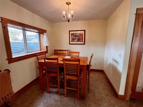 305 1St  Nw Avenue, Nakusp, BC - Indoor Photo Showing Dining Room