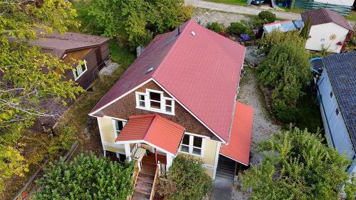305 1St  Nw Avenue, Nakusp, BC - Outdoor