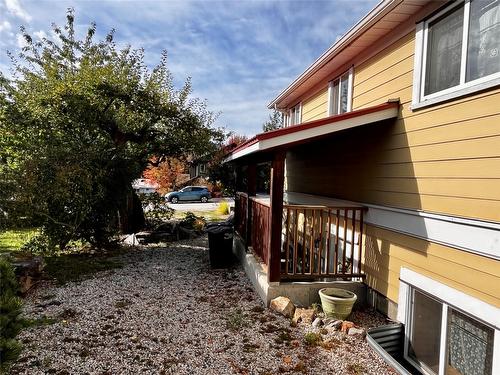 305 1St  Nw Avenue, Nakusp, BC - Outdoor With Exterior