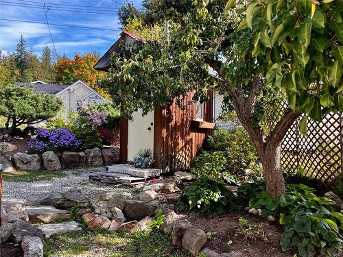 305 1St  Nw Avenue, Nakusp, BC - Outdoor