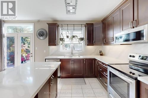 19 Richmond Park Drive, Georgina, ON - Indoor Photo Showing Kitchen With Stainless Steel Kitchen With Double Sink With Upgraded Kitchen