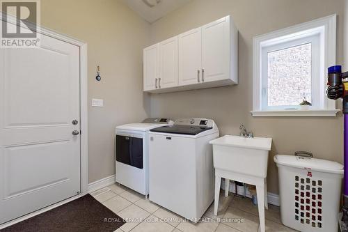 19 Richmond Park Drive, Georgina, ON - Indoor Photo Showing Laundry Room