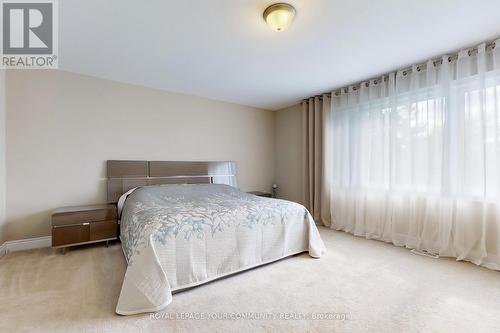 19 Richmond Park Drive, Georgina, ON - Indoor Photo Showing Bedroom